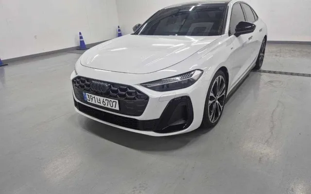 수원수입중고자동차 A5 (B10) 40 TFSI 콰트로 S-라인 블랙 에디션 매물 사진 18 - 2026/01 3,908km